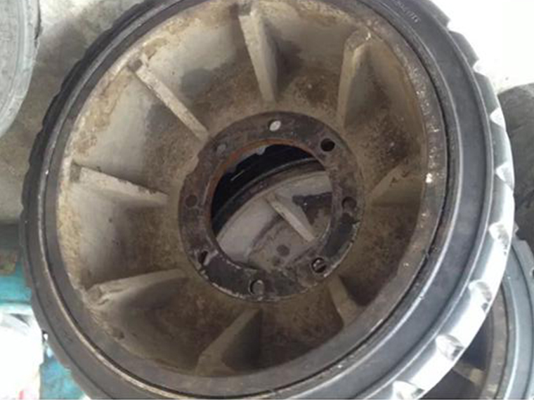 銑刨機(jī)輪胎 壓配式實心輪胎