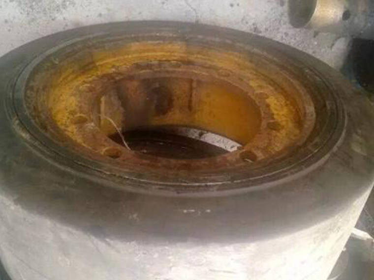 銑刨機(jī)輪胎 壓配式實心輪胎