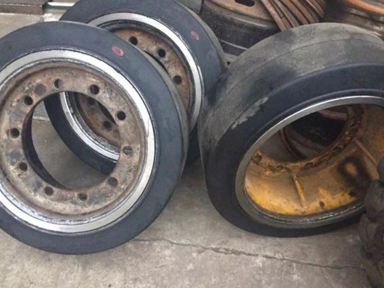 銑刨機(jī)輪胎 壓配式實心輪胎